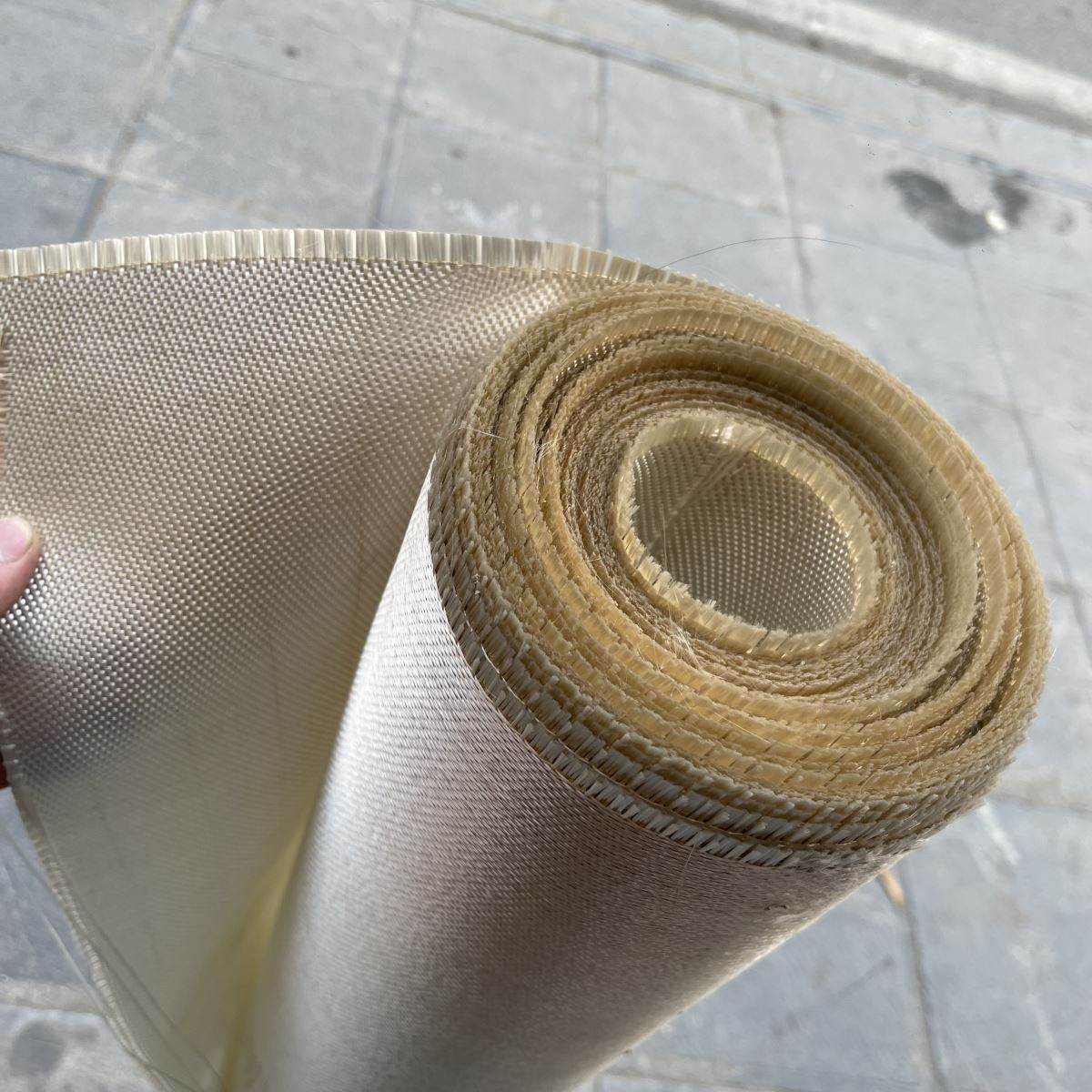 Vì sao phải trang bị bạt chống cháy trong hàn cắt, thi công các công trình và sản xuất công nghiệp?